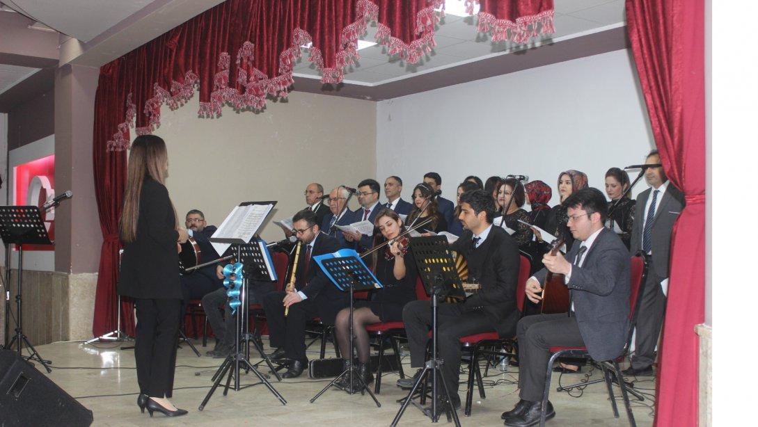 İlçemizde görev yapan öğretmenlerimizden oluşan Türk Musikisi korosu 16.01.2020 Perşembe günü Belediye konferans Salonunda konser verdiler. 
