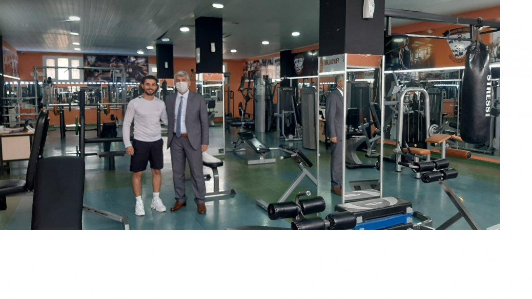 İslahiye Halk Eğitim Merkezinin açmış olduğu spor kursunun İlçe Milli Eğitim Şube Müdürü Sayın Mustafa ÖZDEMİR spor salonu ziyaret etti.