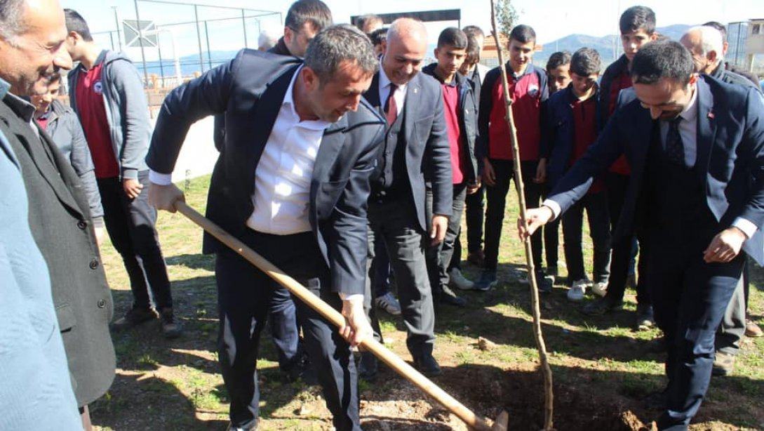 Fatih Sultan Mehmet MTAL´de Ağaçlandırma Faaliyetleri