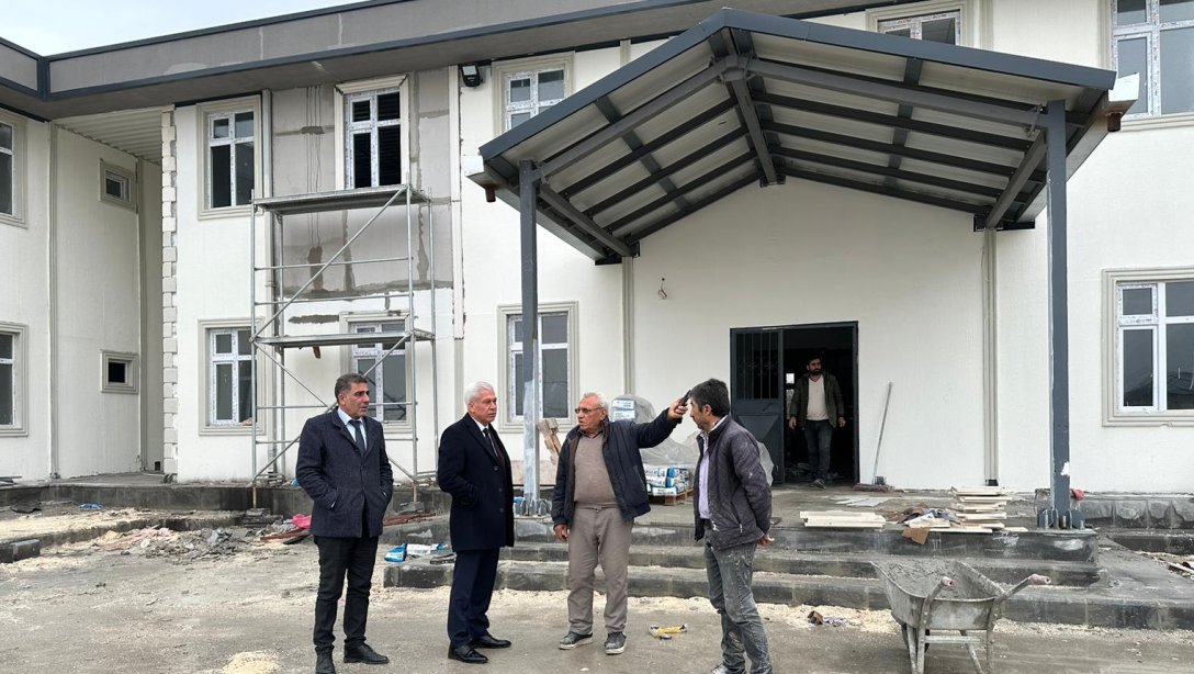 İlçe Milli Eğitim Müdürümüz Mustafa Çetin ve İlçe Milli Eğitim Şube Müdürümüz Ahmet Karabulut ilçemizde yapımı devam eden okul inşaatlarında incelemede bulundular.